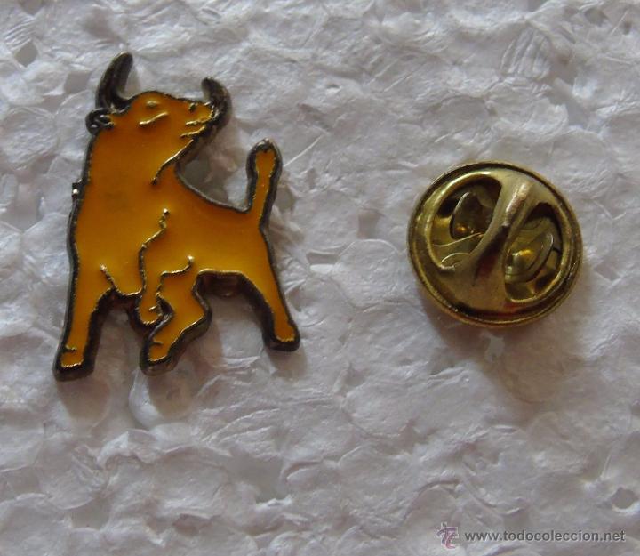 Pins de colecci&oacute;n: PIN DE ANIMALES. TORO AMARILLO - Foto 1