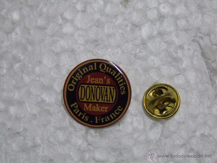 Pins de colecci&oacute;n: PIN DE MARCAS DE ROPA. DONOVAN. VAQUEROS JEANS - Foto 1