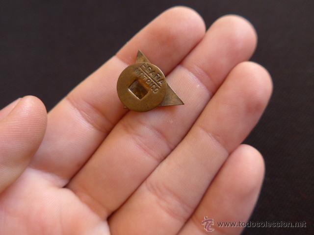 Pins de colecci&oacute;n: Antigua insignia de coche - Foto 2