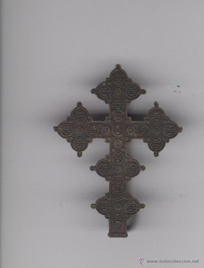 Pins de colecci&oacute;n: curiosa y buena insignia de cruz  tipo mediaval