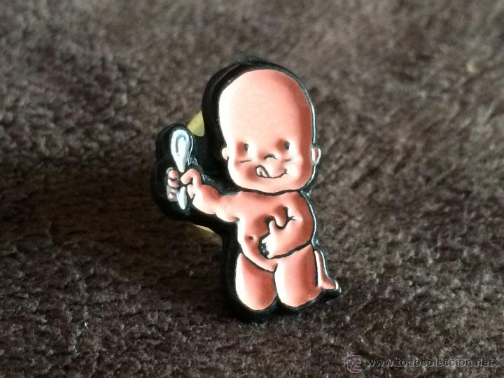 Pins de colecci&oacute;n: PIN DE BEBE CON SONAJERO - Foto 1