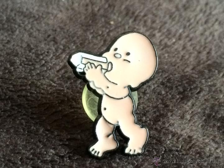 Pins de colecci&oacute;n: PIN DE BEBE TOMANDO BIBERON - Foto 1