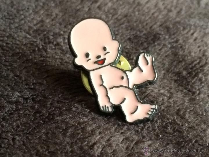 Pins de colecci&oacute;n: PIN DE BEBE TOMANDO BIBERON - Foto 1