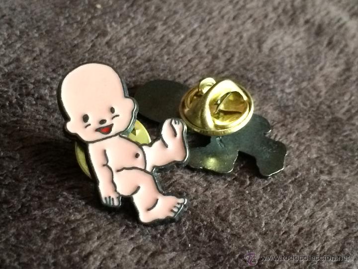 Pins de colecci&oacute;n: PIN DE BEBE TOMANDO BIBERON - Foto 2