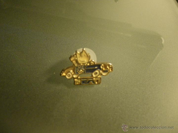 Pins de colecci&oacute;n: PIN SEAT CON COBY EN COCHE
