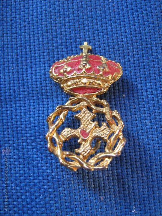 Pins de colecci&oacute;n: INSIGNIA DE IMPERDIBLE CON CRUZ CORONA REAL Y CORONA DE ESPINA CON CORAZON Y PU&Ntilde;AL