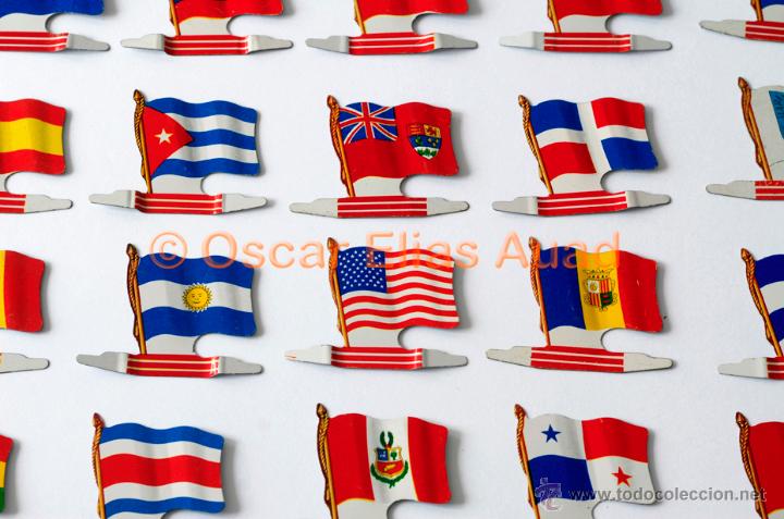 Pins e Spille di collezione: 3 Banderas de pa&iacute;ses, pin de metal, a elecci&oacute;n. Con informaci&oacute;n al dorso (capital, poblaci&oacute;n, etc