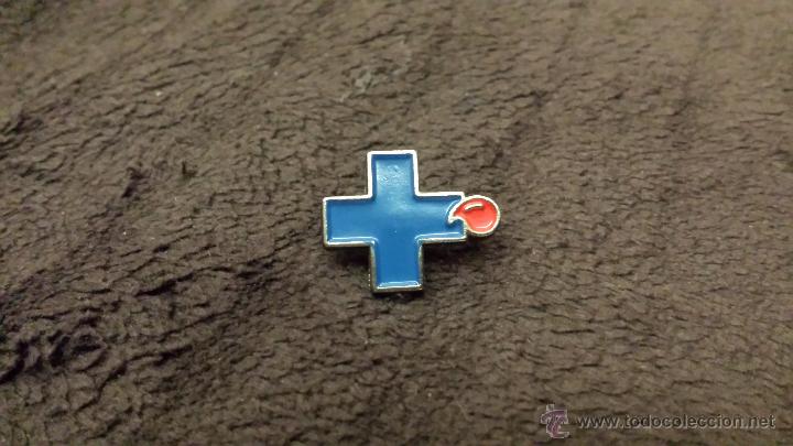 Pins de colecci&oacute;n: PIN EMBLEMA CRUZ AZUL DONANTE DE SANGRE (DE IMPERDIBLE )