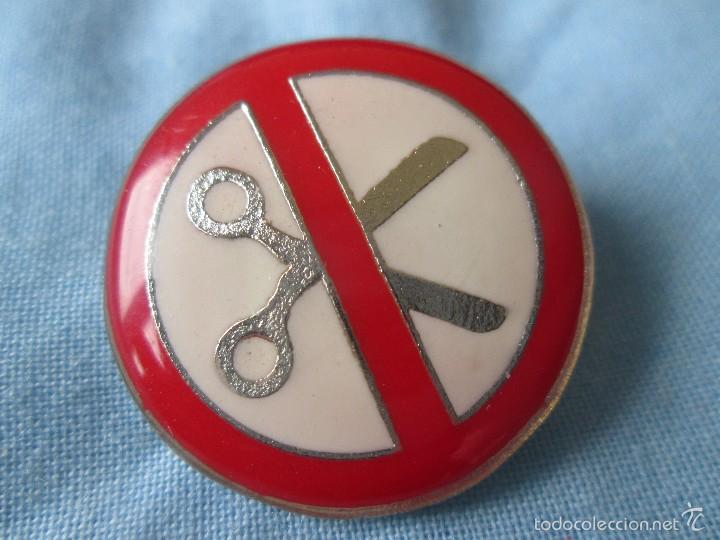 Pin's de collection: Pin No recortes ( Simbolo probido con tijeras ) CON GOTA
