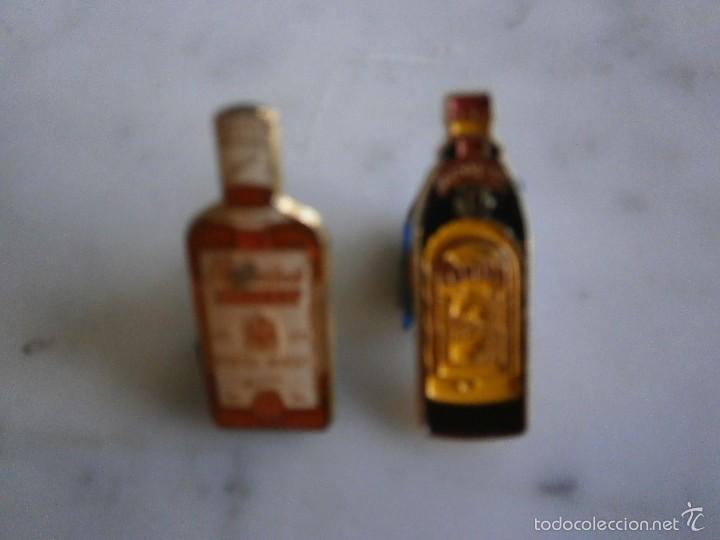 Pins de colecci&oacute;n: 2 pins de boton  - caniva  - scotch  whisky