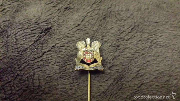 Pins de cole&ccedil;&atilde;o: PIN ANTIGUO ESCUDO HER&Aacute;LDICO PORTUGAL MILITAR CON LEYENDA 24 FEBRERO 1950 ( INSIGNIA ESMALTADA AGUJA