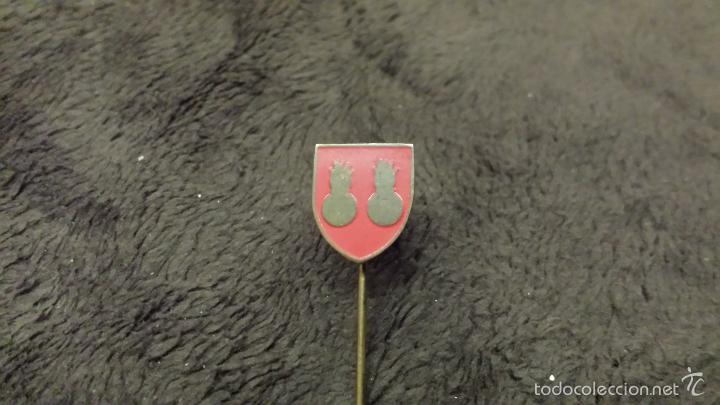 Pins de cole&ccedil;&atilde;o: PIN ANTIGUO ESCUDO EMBLEMA MILITAR BATALLON O DIVISION ARTILLERIA (insignia de aguja )
