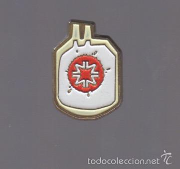 Collection pins: pin de clip cruz roja?