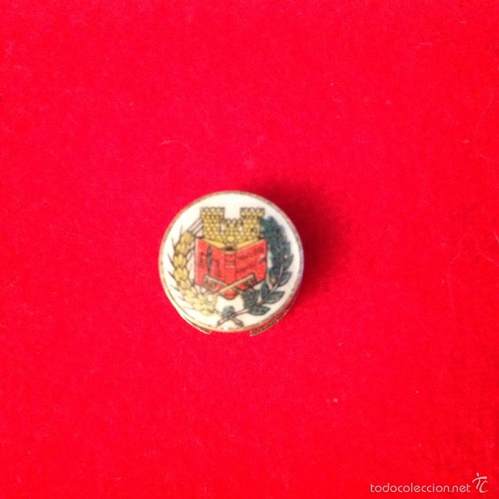 Pins de colecci&oacute;n: Insignia de ojal, ignoro el tema. - Foto 1