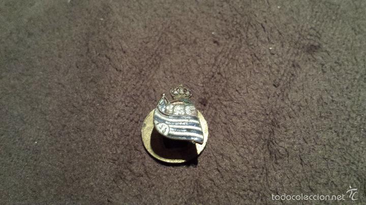 Sammlung von Pins: PIN ANTIGUO ESCUDO EQUIPO CLUB FUTBOL REAL SOCIEDAD ( INSIGNIA ESMALTADA ANTIGUA DE OJAL