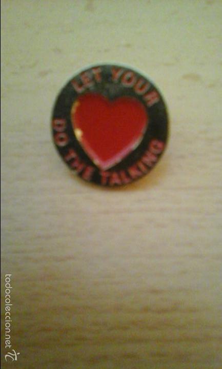 Pins de colecci&oacute;n: PIN LET YOUR DO THE TALKING CON CORAZON - Foto 1