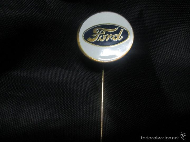 Pin's de collection: Pin tipo Insignia de aguja larga antigua MARCA FORD