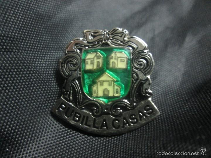 Pin's de collection: Pin escudo heraldico poblacion municipio PUBILLA CASAS
