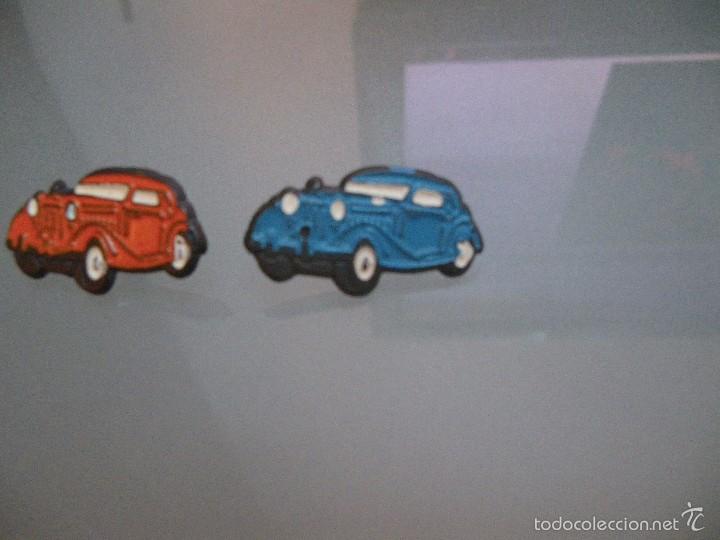 Pin's de collection: 2 PINS coches, (colores diferentes)