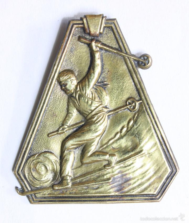 Pins de colecci&oacute;n: Pin de esqui en bronce. A&ntilde;os 20/30. Falta enganche trasero.