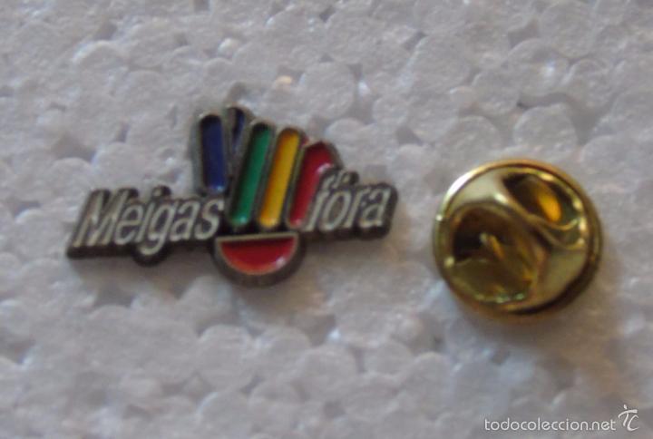 Pins de colecci&oacute;n: PIN DE MEIGAS FORA - Foto 1