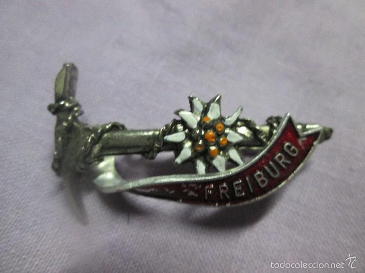 Sammlung von Pins: Pin Badge tipo aguja imperdible PIOLET  localidad Freiburg