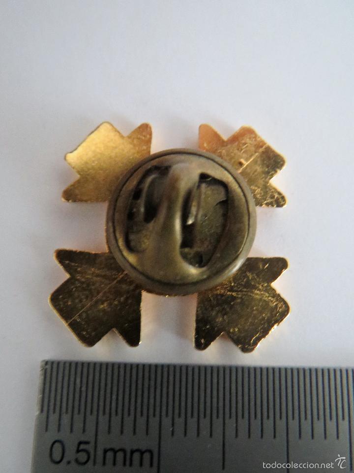 Pins de colecci&oacute;n: PIN LOGOTIPO FLECHAS LOGO - Foto 2