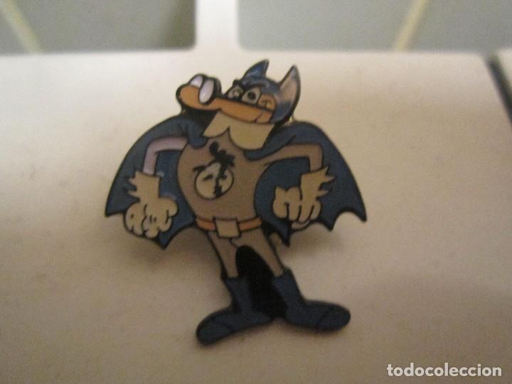 Pins de colecci&oacute;n: Pin Mortadelo Filemon superheroe
