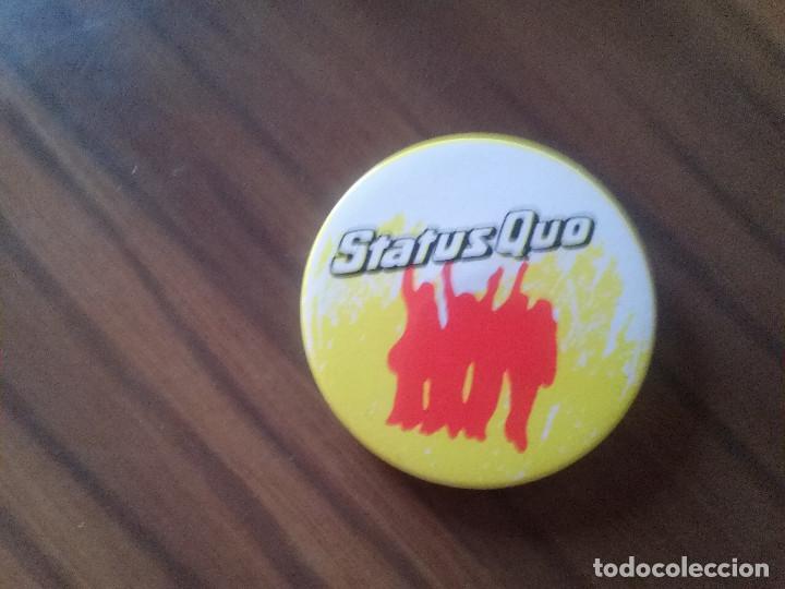Pins de colecci&oacute;n: CHAPA. MUSICAL. STATUS QUO. A&Ntilde;OS NOVENTA. 0,33 MM. BUEN ESTADO. PARTE DE ATR&Aacute;S MET&Aacute;LICA. RARO.