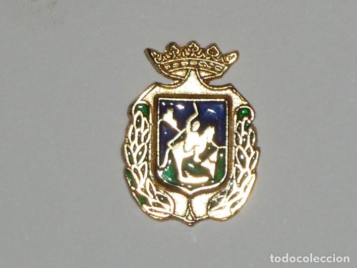 Pins de colecci&oacute;n: PIN HERALDICO DE VELEZ (MALAGA)