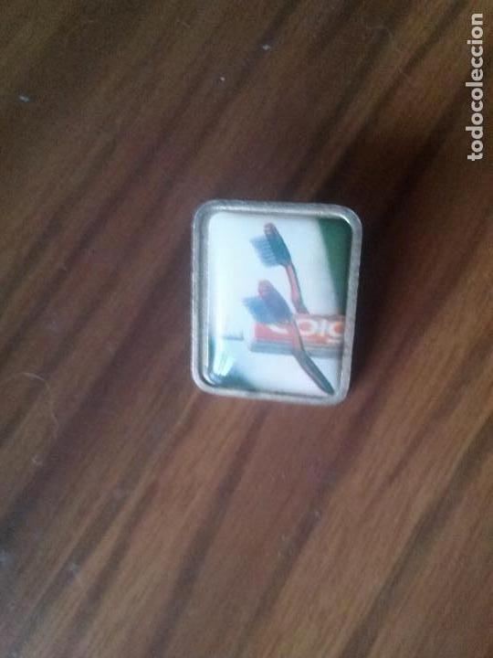 Collection pins: PIN. COLGATE. VINTAGE. A&Ntilde;OS 80. BUEN ESTADO. SIN USO.