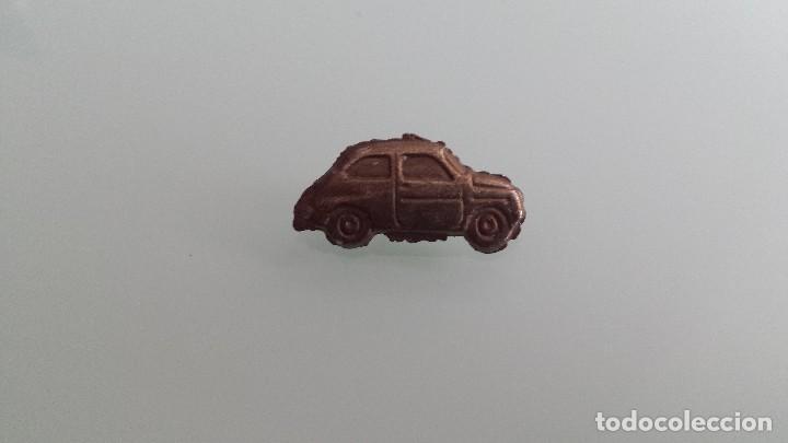 Pins de colecci&oacute;n: Pin antiguo SEAT 600