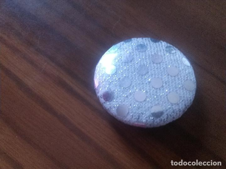 Collection pins: CHAPA. BRILLANTE CON C&Iacute;RCULOS BLANCOS. 0&acute;31 MM. BUEN ESTADO. NO USADO. RARO