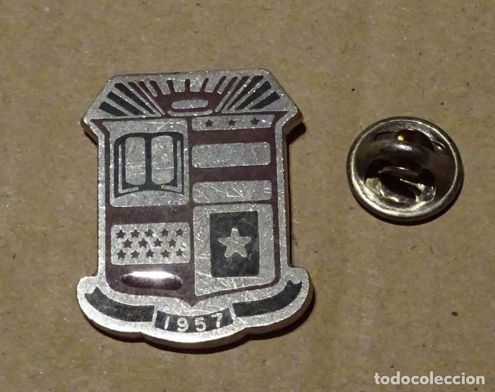 Sammlung von Pins: PIN DE HER&Aacute;LDICA? UNIVERSIDADES ? . ESCUDO 1957