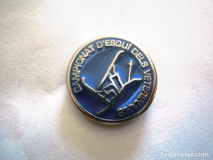 Pins de colecci&oacute;n: Pin Campionat Campeonato ESQUI SKY Veterinaris Veterinarios