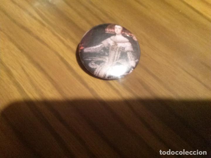 Collection pins: CHAPA. VELAZQUEZ. MENINAS.  BUEN ESTADO. MET&Aacute;LICO POR DETR&Aacute;S, 0,31 MM. SIN USO. RARA