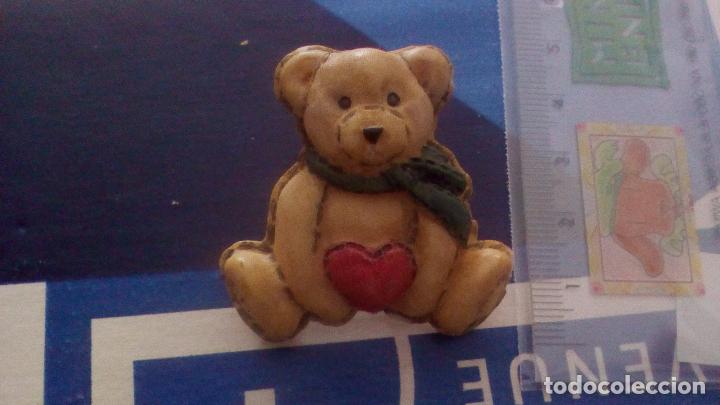 Pins e Spille di collezione: TEDDY BEAR OSITO PIN