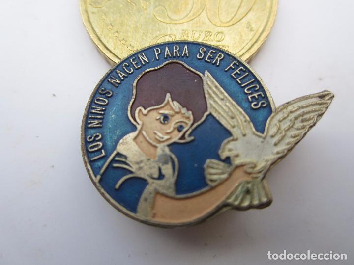 Pins de colecci&oacute;n: antigua insignia , pin de aguja , los ni&ntilde;os nacen para ser felices , paloma