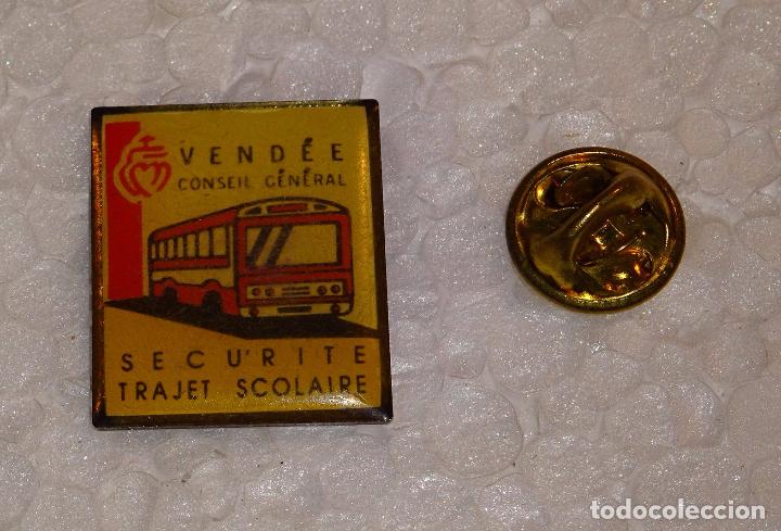 Pins de colecci&oacute;n: PIN. AUTOB&Uacute;S ESCOLAR. SEGURIDAD EN EL TRAYECTO ESCOLAR. FRANCIA
