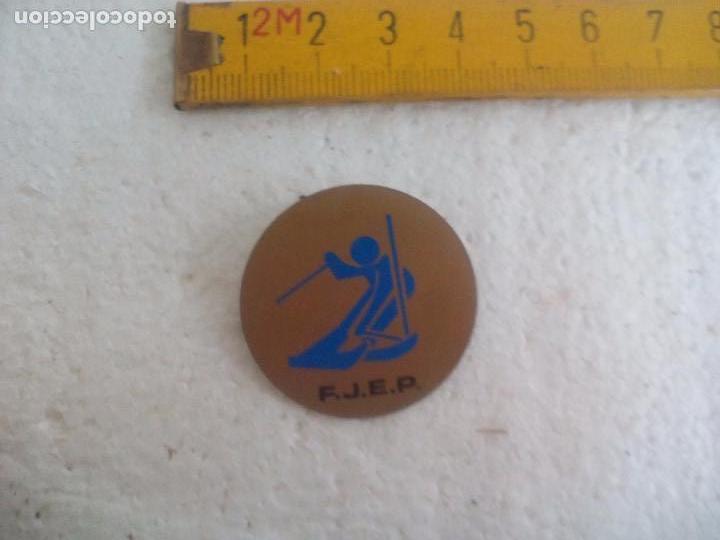 Pins de colecci&oacute;n: Medalla o pin, F.J.E.P. ski club alpino. FJEP esqui, ski, Suiza Trofeo, placa. Suisse medal