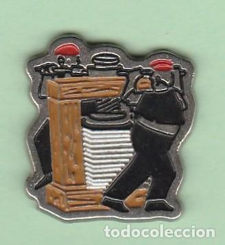 Collection pins: PIN - ANOIA - CATALU&Ntilde;A MODERNA - EL PAIS LA CAIXA - 1995 - DISE&Ntilde;ADOR PERICO PASTOR