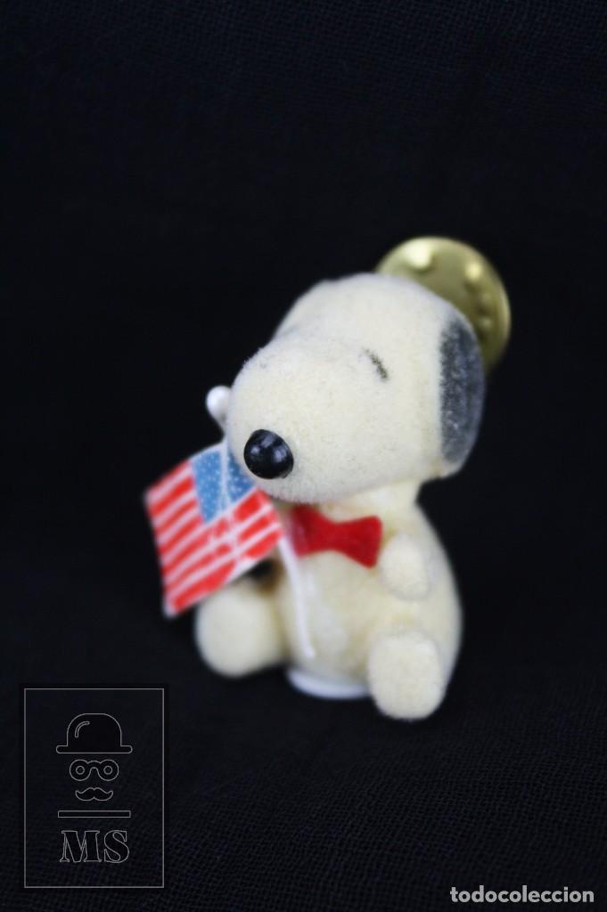 Pins de colecci&oacute;n: Pin / Broche Original - Snoopy con Bandera de Estados Unidos - United Feature Syndicate, 1958