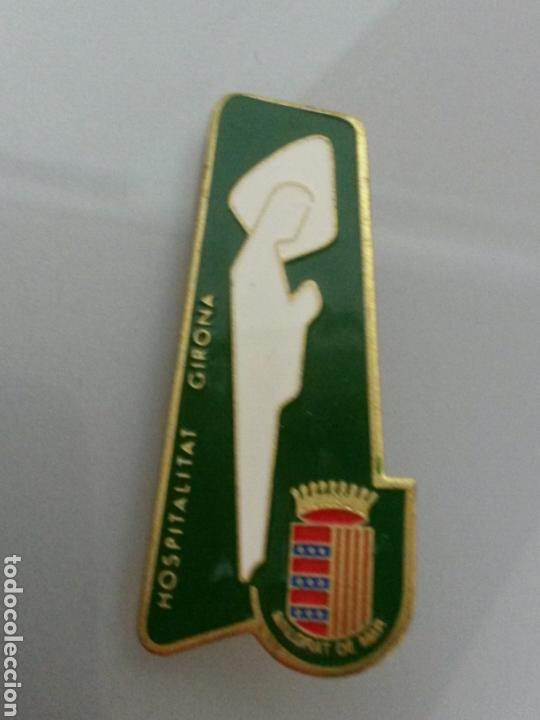 Pins de colecci&oacute;n: ANTIGUO PIN HOSPITALITAT GIRONA MALGRAT DE MAR IMPERDIBLE 5cm