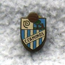 Pins de colección: PIN DE OJAL . ANTIGUO C.D. CAMINOS.MADRID. Lote 80840675