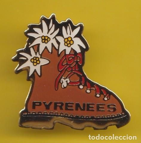 Pin's de collection: PIN - PYRENEES - FRANCIA - METAL LACADO - EDELWEISS  FLOR BOTA - PIRINEOS