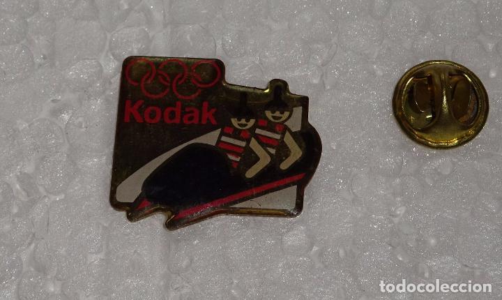 Pins e Spille di collezione: PIN DE DEPORTES. JUEGOS OL&Iacute;MPICOS. BOBSLEIGH. KODAK PATROCINADOR