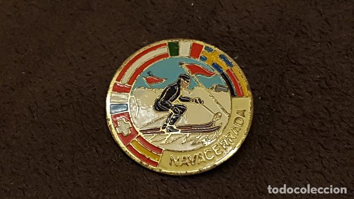 Pins de colecci&oacute;n: PIN ANTIGUO PUERTO MONTA&Ntilde;A ESTACI&Oacute;N DE ESQU&Iacute; NAVACERRADA (INSIGNIA ANTIGUA DE IMPERDIBLE)