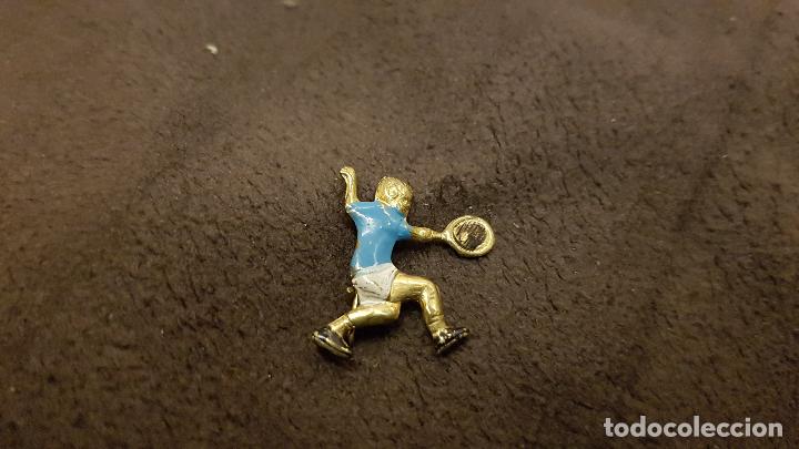 Pins de colecci&oacute;n: PIN ANTIGUO DEPORTE JUGADOR DE TENIS   (INSIGNIA ANTIGUA DE IMPERDIBLE)