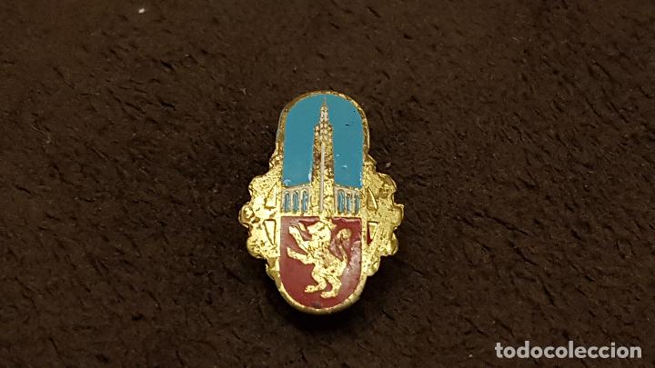 Pins de colecci&oacute;n: RARO PIN ANTIGUO TORRE NUEVA CON ESCUDO  ZARAGOZA   (INSIGNIA ANTIGUA DE OJAL)