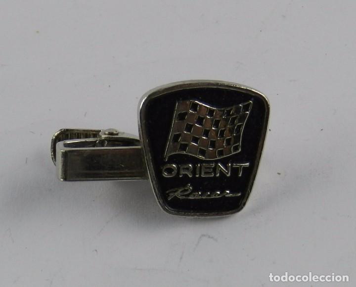 Collection pins: INSIGNIA TIPO PINZA DE ORIENTE RACER, MIDE 3 CMS CON LA PINZA.
